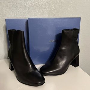 Women’s ankle booties